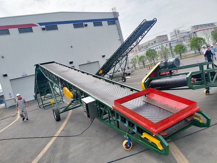 移動(dòng)式輸送機(jī)